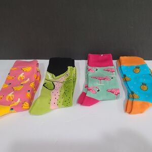 NWOT Funny socks sz.6-9 men's lot of 4